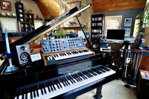 <span>042</span>Poly-D & Bergmann piano