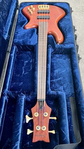 <span>032</span>Schecter Stiletto Studio<br />Fretless bass