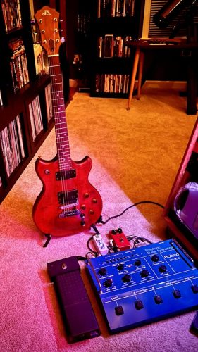 <span>062</span>Roland GR303 with<br />G300 guitar synth system