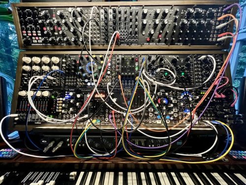 <span>01</span>Custom modular Eurorack synth<br />150hp, 3 tiers