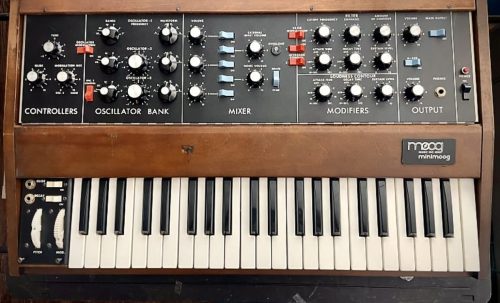 <span>26</span>Moog MiniMoog