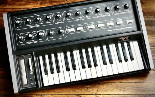 <span>25</span>Moog Micromoog