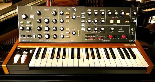 <span>03</span>Behringer Poly-D<br />(MiniMoog clone)