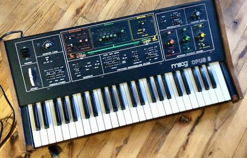 <span>21</span>Moog Opus III