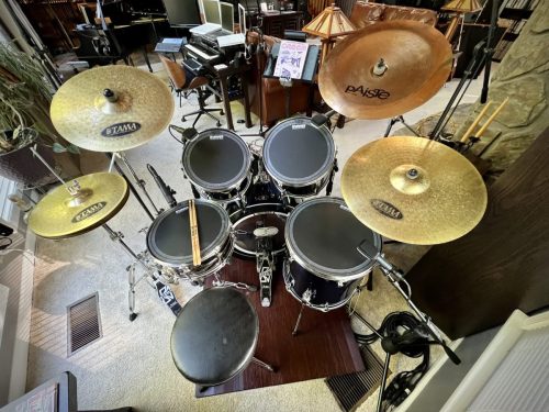 <span>012</span>Tama drum kit with mics