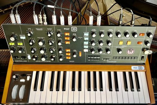 <span>031</span>Behringer Poly-D<br />(MiniMoog clone)