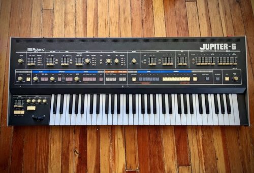 <span>14</span>Roland Jupiter 6