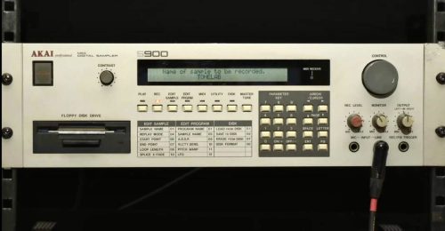 <span>04</span>Akai S900 digital sampler