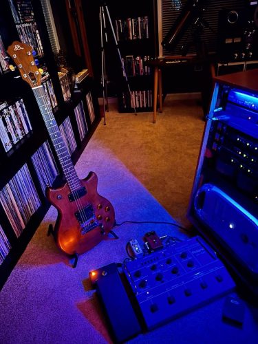 <span>062</span>Roland GR303 with<br />G300 guitar synth system