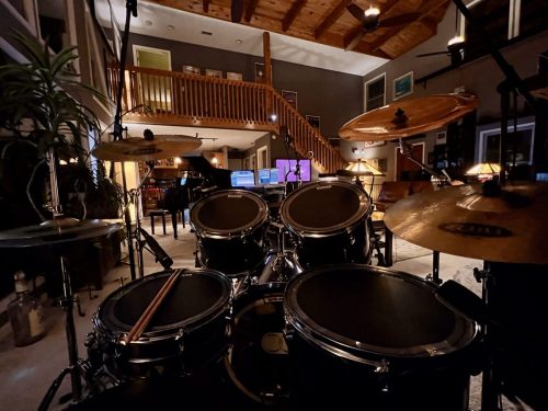 <span>013</span>Tama drum kit with mics