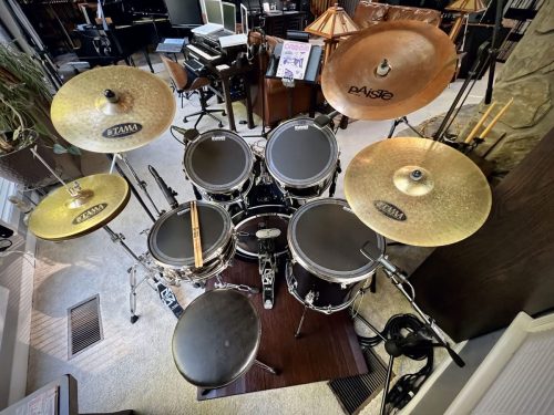 <span>012</span>Tama drum kit with mics