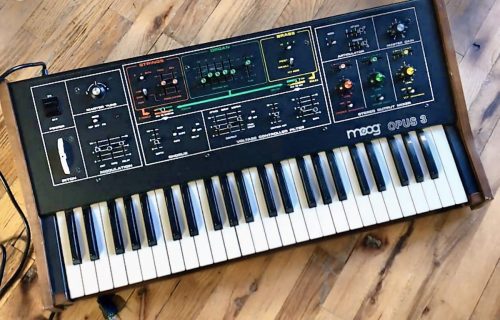 <span>21</span>Moog Opus III