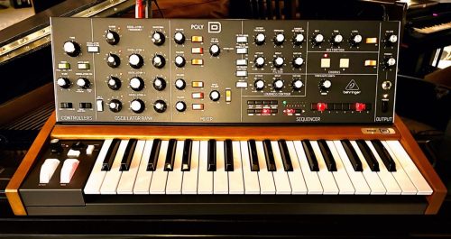 <span>03</span>Behringer Poly-D<br />(MiniMoog clone)