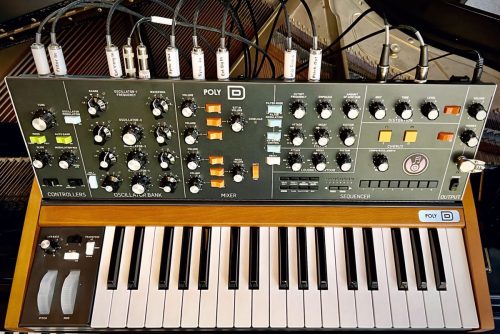 <span>031</span>Behringer Poly-D<br />(MiniMoog clone)