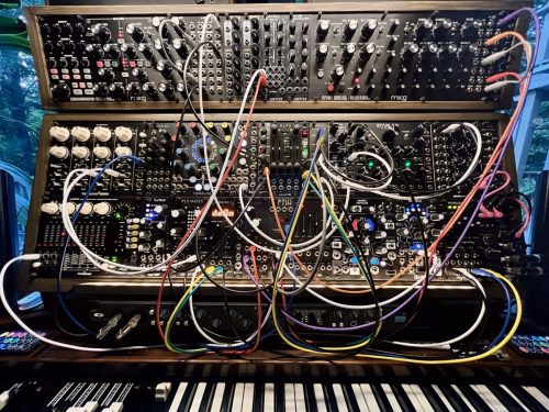 <span>01</span>Custom modular Eurorack<br />synth 150hp, 3 tiers