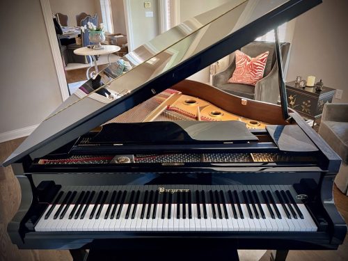 <span>04</span>Bergmann 5'10 grand piano<br />by Young Chang