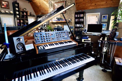 <span>042</span>Poly-D & Bergmann piano