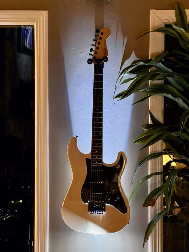 <span>02</span>1987 Fender Strat Boxer series
