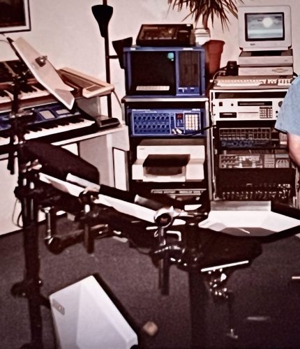 <span>055</span>Simmons pad kit, rack with<br />SDS7, Akai S900, Atari ST, PPG