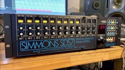 <span>05</span>Simmons SDS7<br />Digital-Analog Drum System
