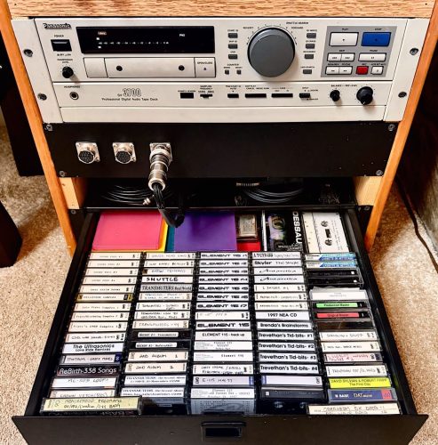 <span>02</span>Panasonic SV-3700, DAT