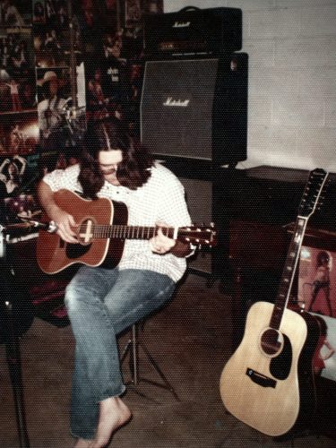 <span>122</span>Epiphone 12-string &<br />Fender 6-string