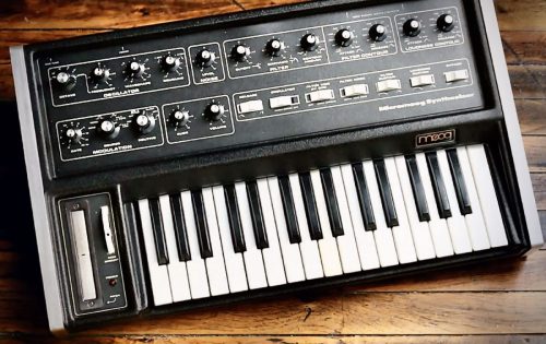 <span>25</span>Moog Micromoog