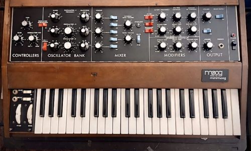 <span>26</span>Moog MiniMoog