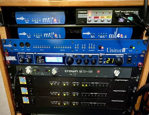 26 Main desk rack left